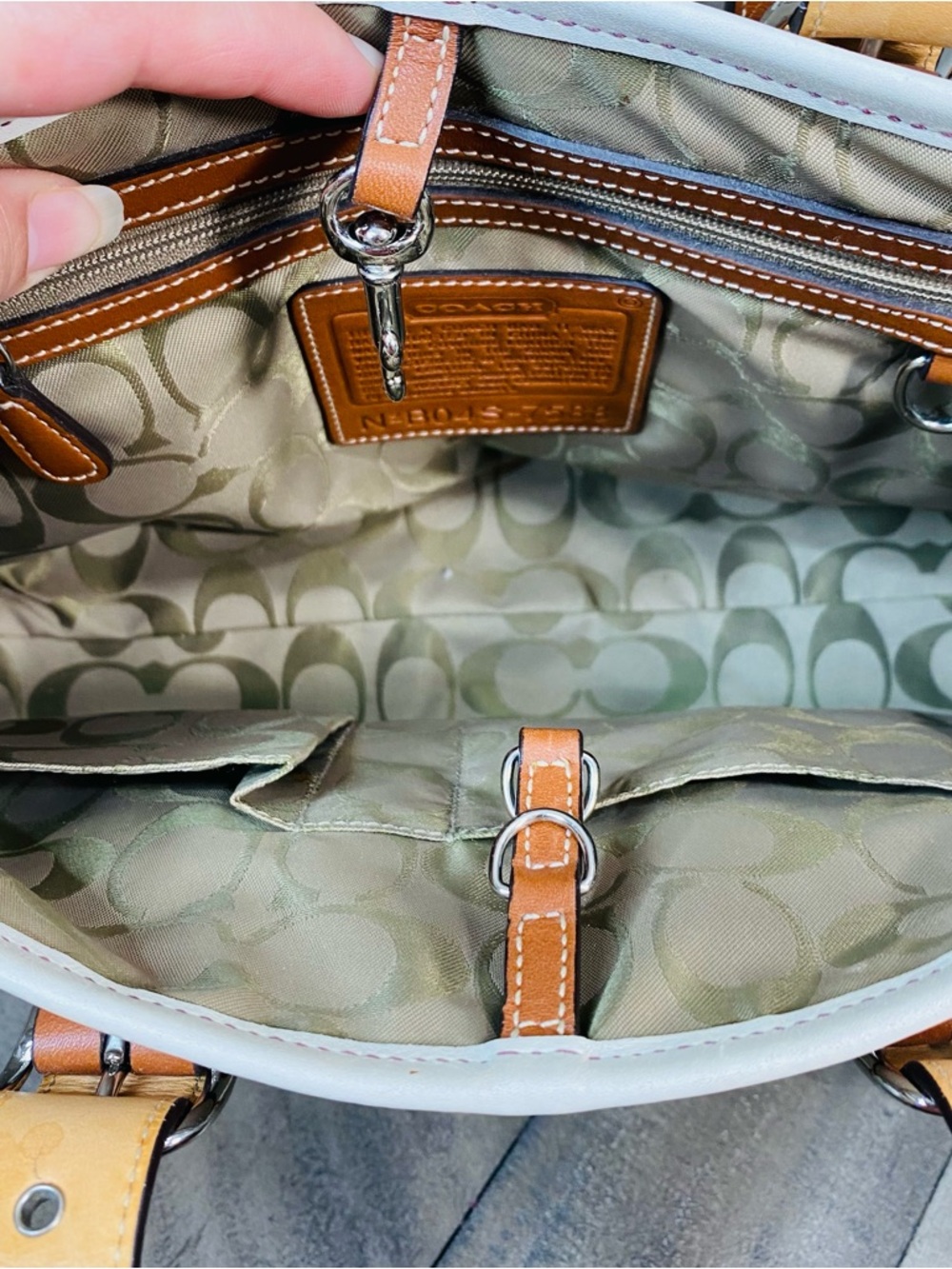 COACH Hamptons Leather Bicolor Tote Bag White Brown Authentic Vintage - Picture 13 of 13